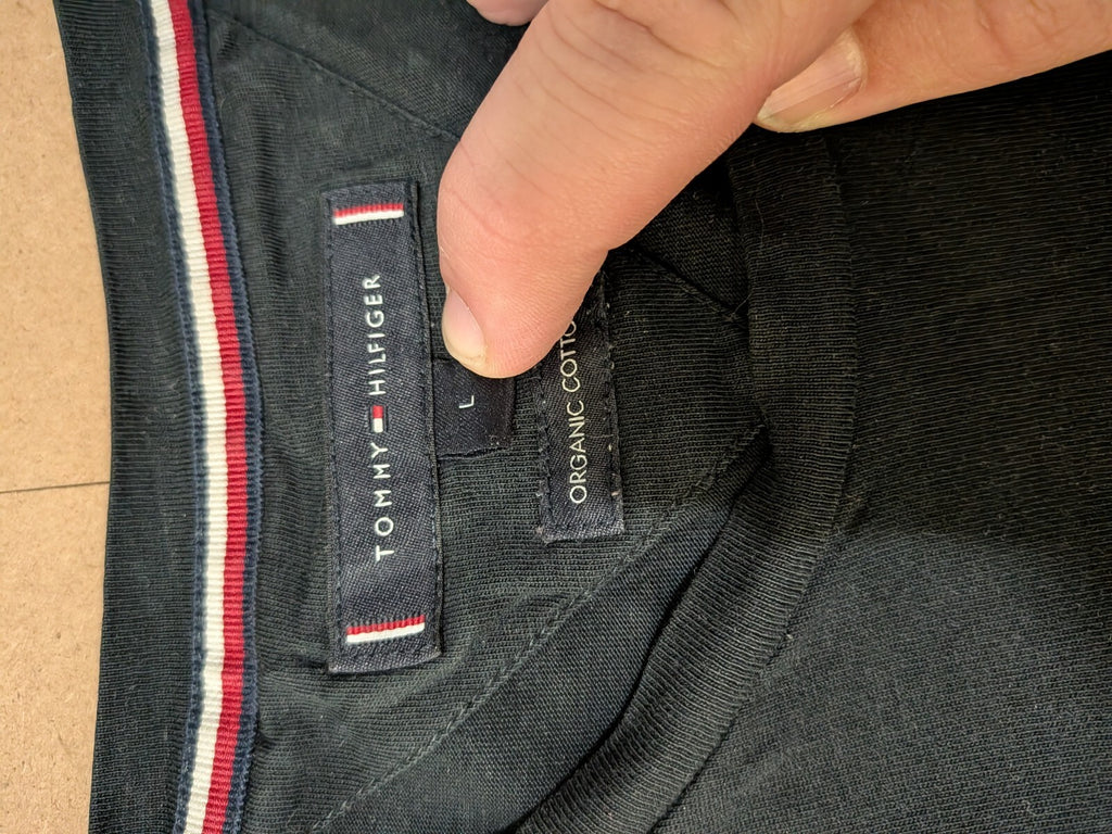 Tommy Hilfiger Spellout printed logo tshirt large