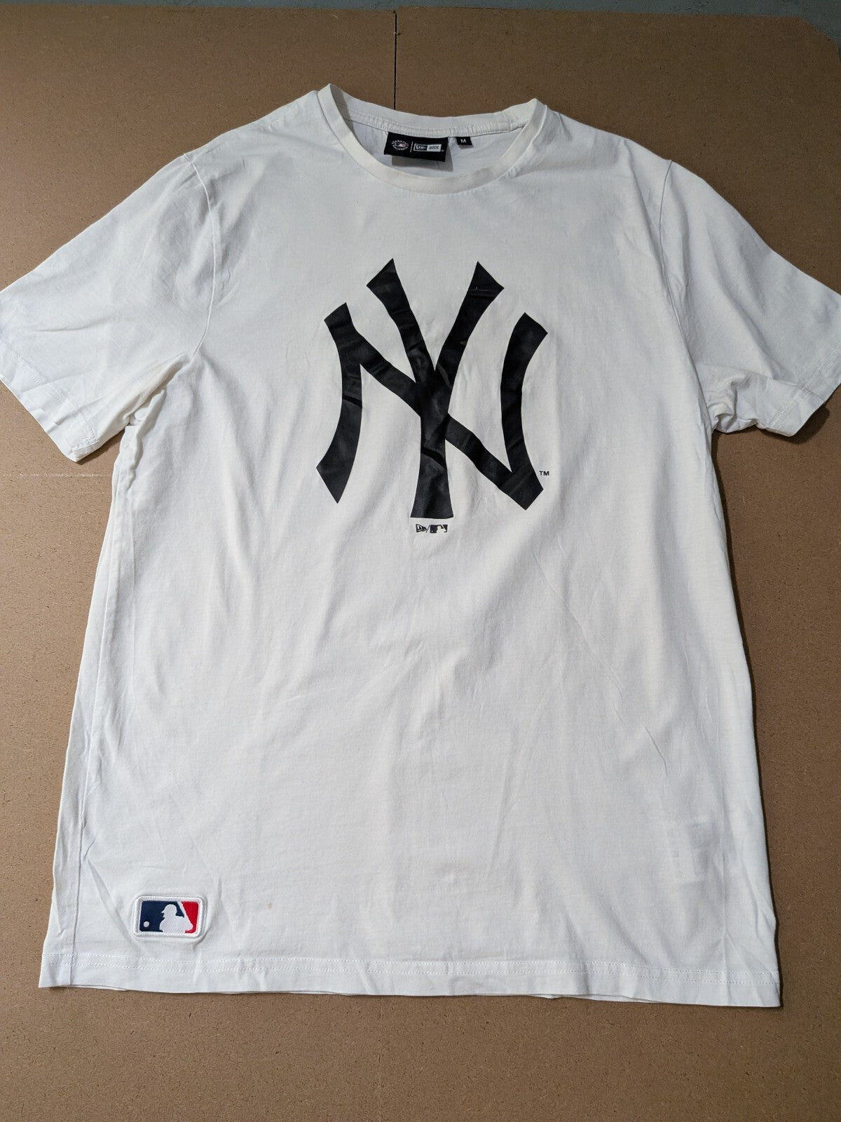 New Era MLB New York Yankees Logo print tshirt medium