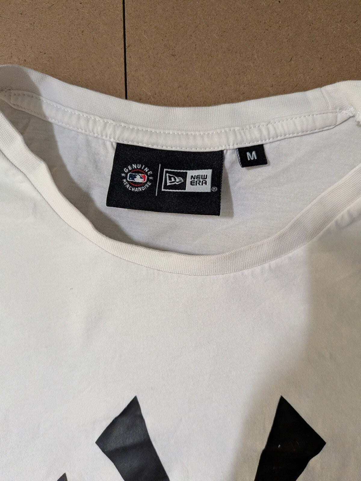 New Era MLB New York Yankees Logo print tshirt medium